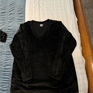 Natori plush velour lounge set